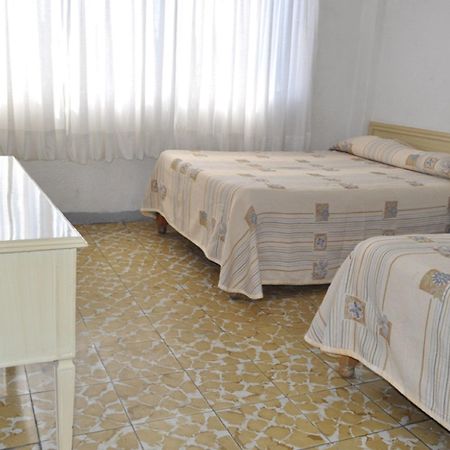 איראפואטו Hotel Viena מראה חיצוני תמונה