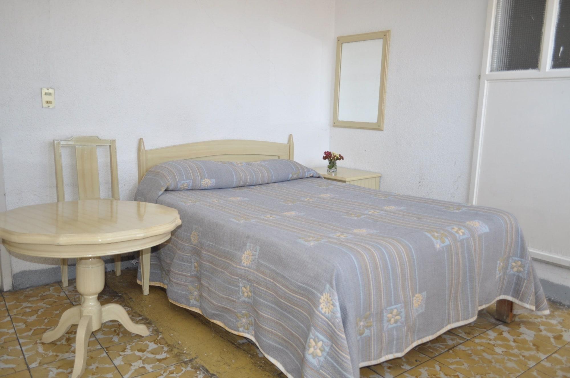 איראפואטו Hotel Viena מראה חיצוני תמונה