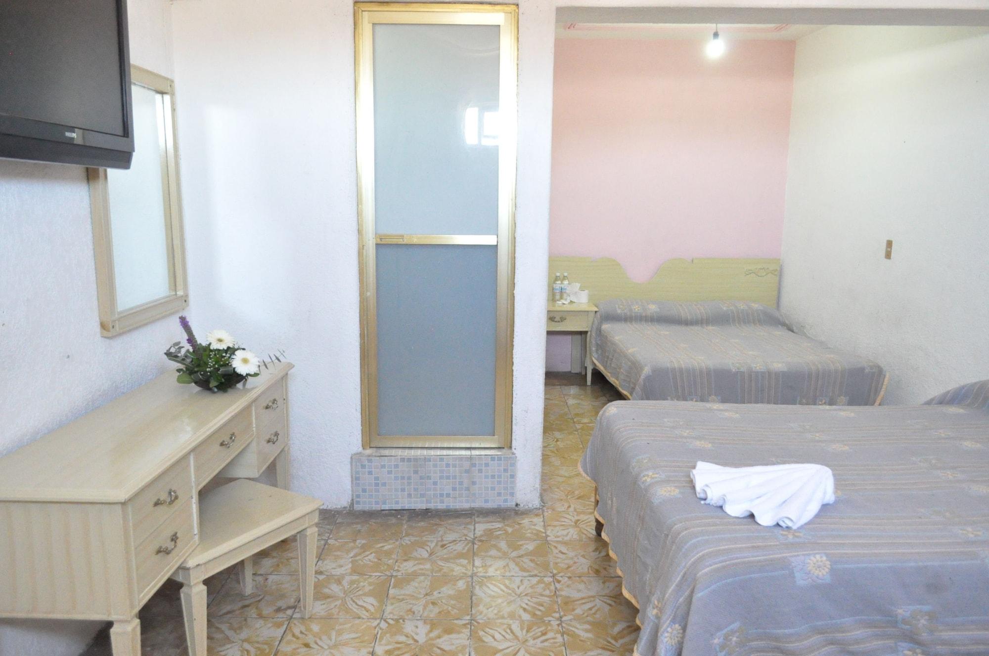 איראפואטו Hotel Viena מראה חיצוני תמונה