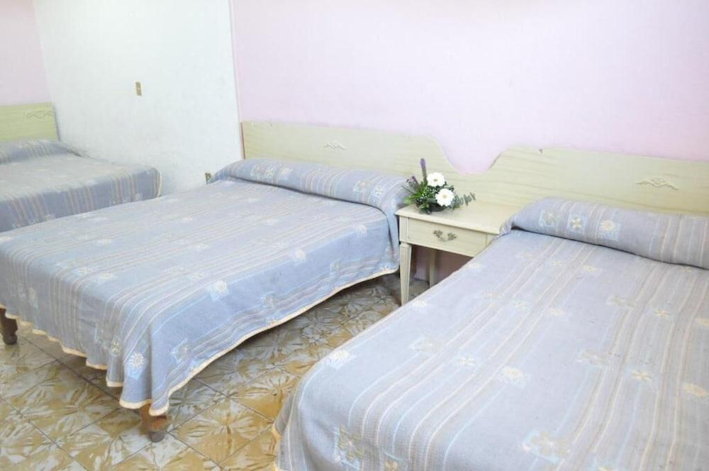 איראפואטו Hotel Viena מראה חיצוני תמונה