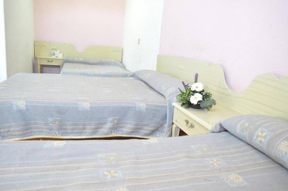 איראפואטו Hotel Viena מראה חיצוני תמונה
