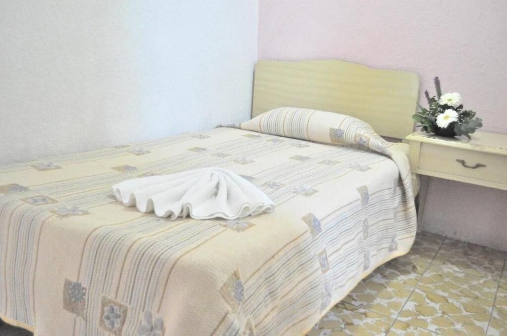 איראפואטו Hotel Viena מראה חיצוני תמונה