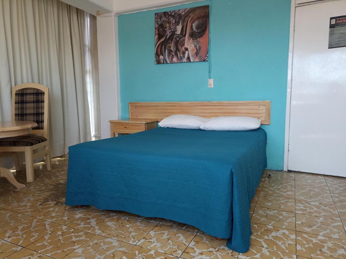 איראפואטו Hotel Viena מראה חיצוני תמונה
