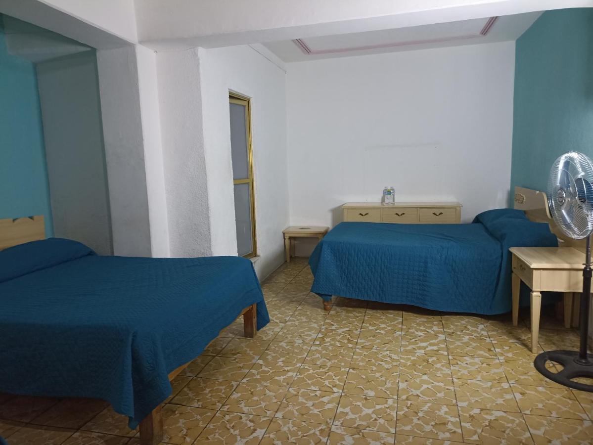 איראפואטו Hotel Viena מראה חיצוני תמונה