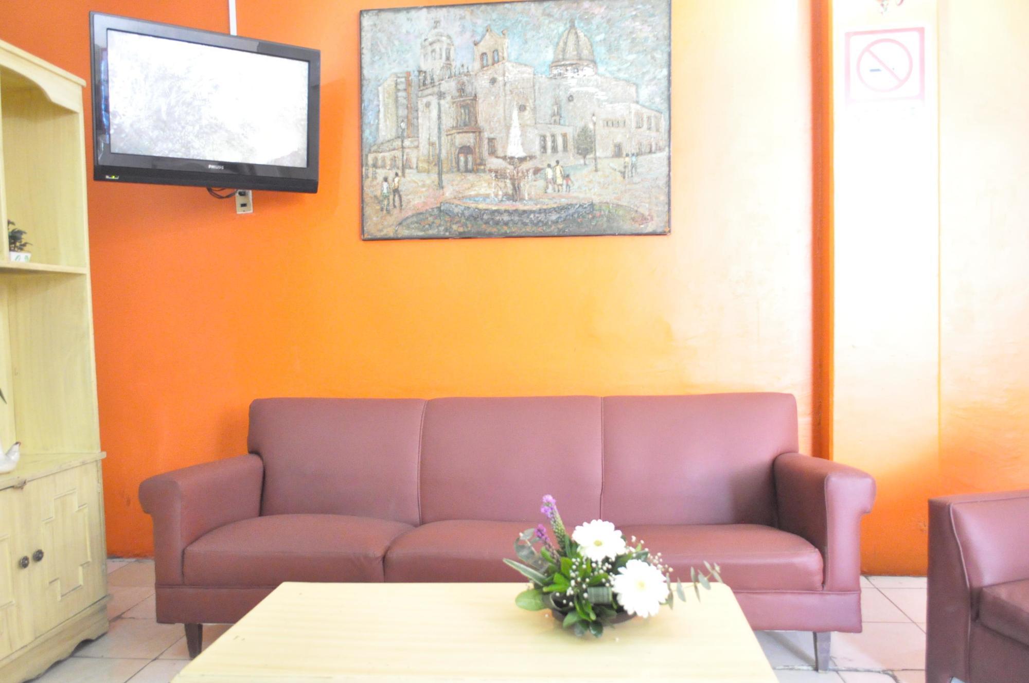 איראפואטו Hotel Viena מראה חיצוני תמונה